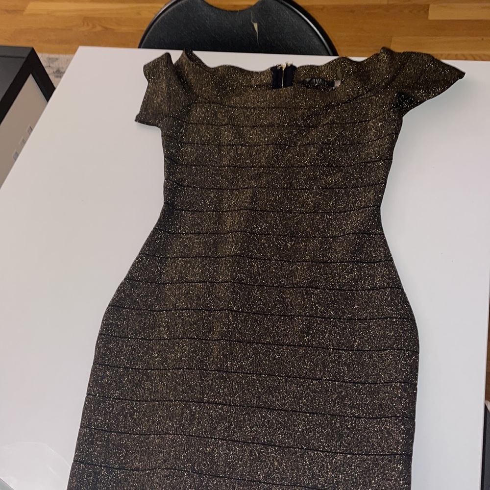 Sexy black and gold off the shoulder body con dress - Picture 4 of 5